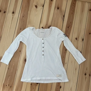 Odd Molly tröja  - Hej! Säljer en Odd Molly Grampa Shirt i storlek 0/XS. Superfint skick men passar inte mig längre🌟