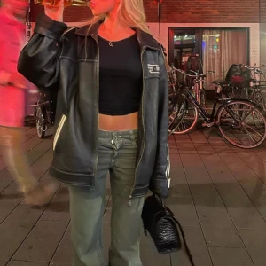 Gröna jeans  - Lowwais jeans från Zara. Storlek 40, men skulle säga att de är små i storleken, har vanligtvis 36-38