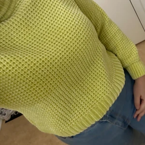 Mjuk tröja - köpte den för ett tag sen men har inte haft chansen att ta på mig den så mycket, så är nästan helt ny