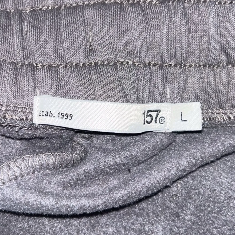 || Storlek: L || använd  || bra skick || Från Lager 157  || pris: 150 || dm för mer bilder || . Jeans & Byxor.