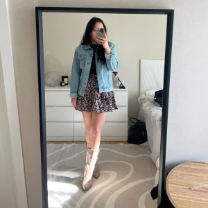 Blå jeansjacka - Bli jeansjacka från iSolid💙 mycket fint skick