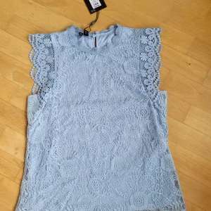 Ny blus i spets fr.Pieces strl XS - Helt ny 