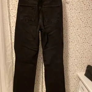 Snygga zara jeans i den perfekta baggy passformen. Super trendigt nu! 