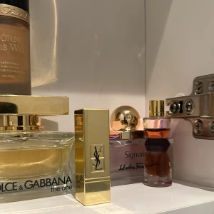 YSL mini lipstick  - Nytt läppstift från YSL, fick det i en kalender! Sjukt fin färg som passar till allt.  Endast använd en gång🤍✨ Färgen är Mauve 70 