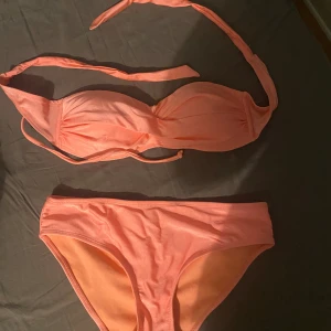 Oanvänd bikini  - Oanvänd bikini, köpt på Intersport för nån vecka sen