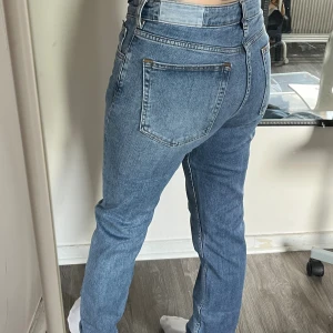 Karve jeans - Blå karve jeans, använda ytterst få gånger. Modellen slim. Strl w30 men skulle säga att de är mer en w28/w29. 80kr plus frakt 