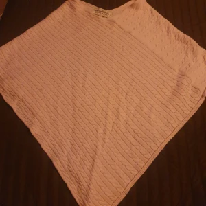 Barn ponsho  - Barn ponsho i mycket fint skick.