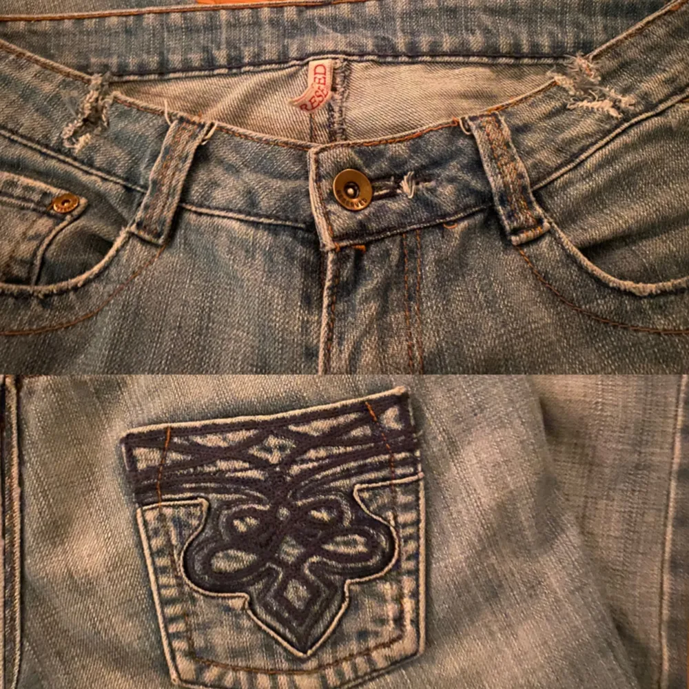 Jättefina ljusblå jeans med detaljerade fickor. Köpta här på plick för 400kr men säljer pga att de tyvärr är för stora. Jeansen är i jättefint skick utöver de små slitage som finns högst upp på tredje bilden.💕W28 L32 (första två bilder är lånade). Jeans & Byxor.