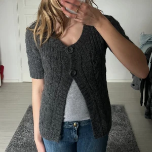 Stickad kofta - i perfekt skick, strl s