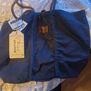 Strandväska - Marinblå strandväska har 2st likadana Oanvända 