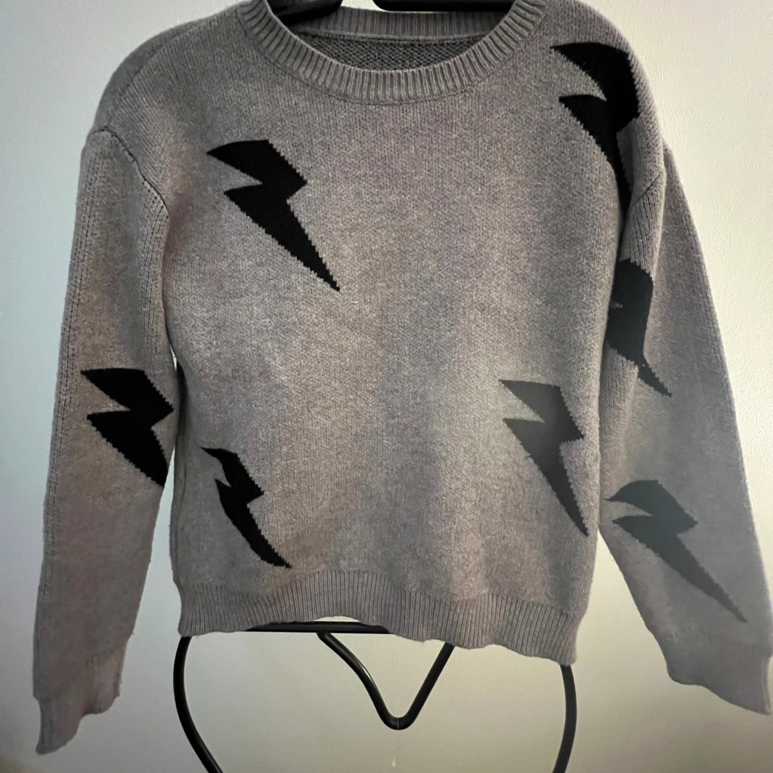Stickad tröja med blixt  - 91