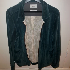 Limitato Zip - Limitato zip.  Storlek S. Box finns.  Nyskick.