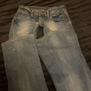 säljer dessa lågmidjade vintage jeans från cross fit, aldrig andvända men tyvär ingen lapp kvar ❤️❤️köpta utomlands 