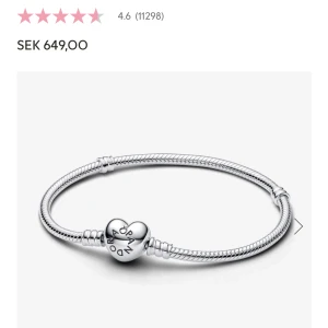 Pandora armband - Säljer detta heart clasp armband från pandora i 17 cm längd. Säljer då jag vill köpa ny längd. Är i väldigt fint skick och kostar 649 kr nytt.