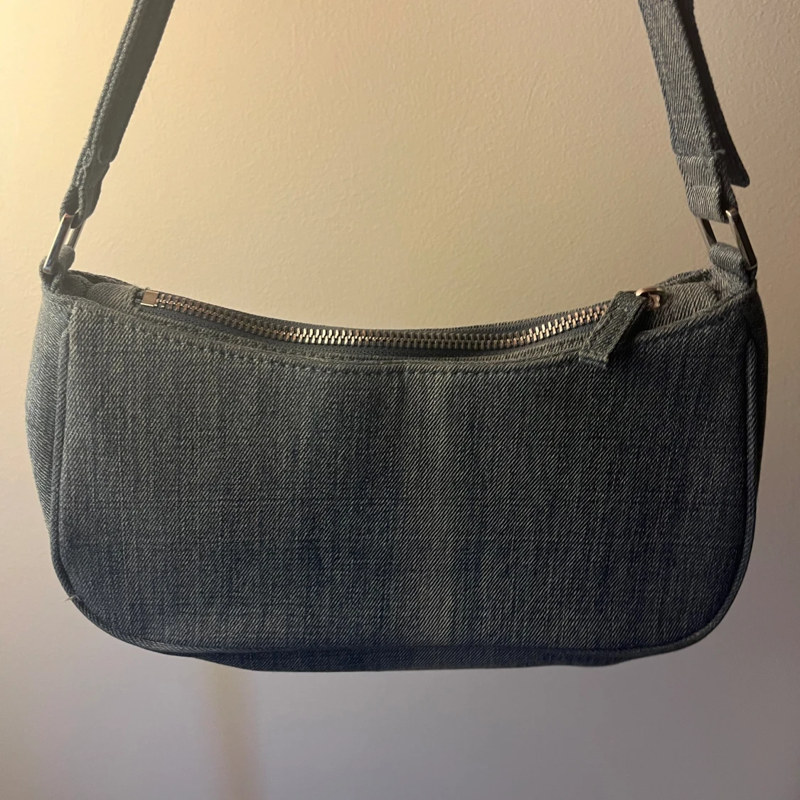 Axelväska med jeanstyg