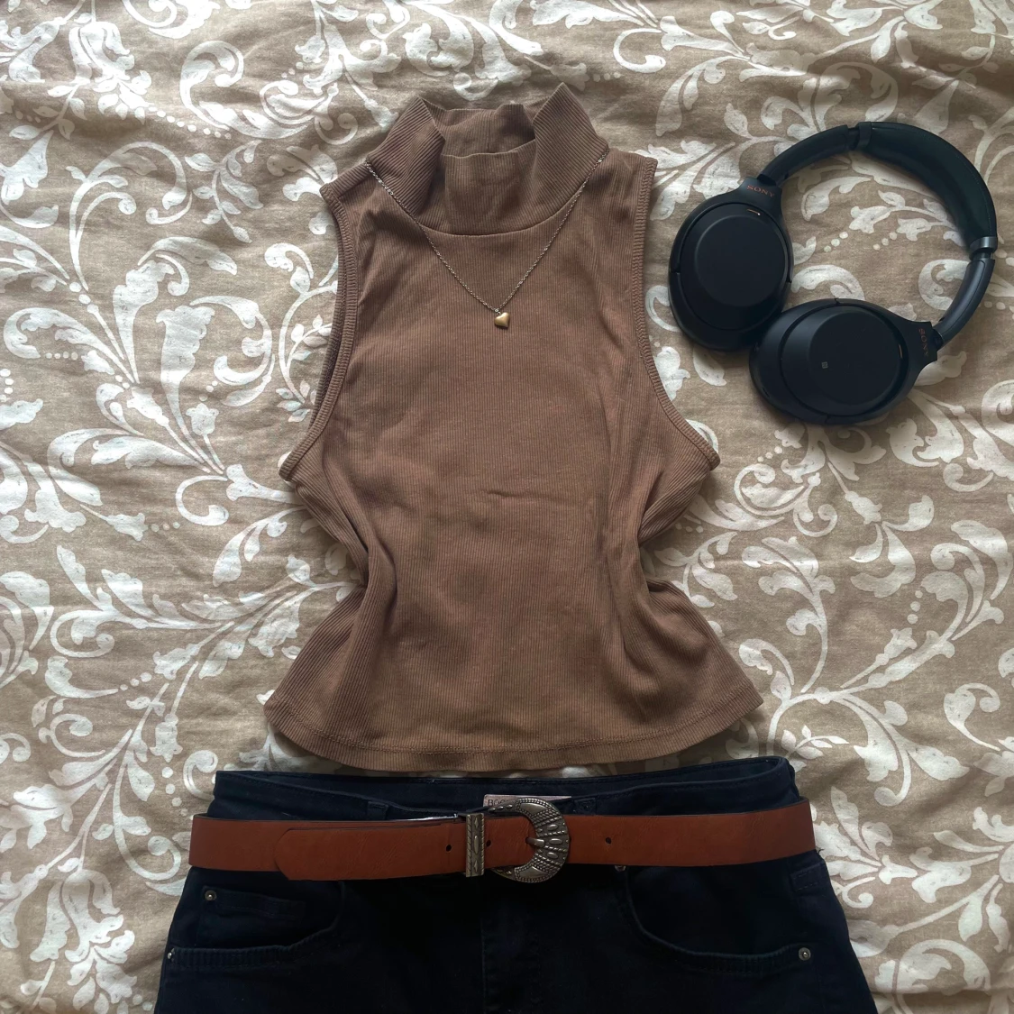 Brun topp med turtleneck  - 90