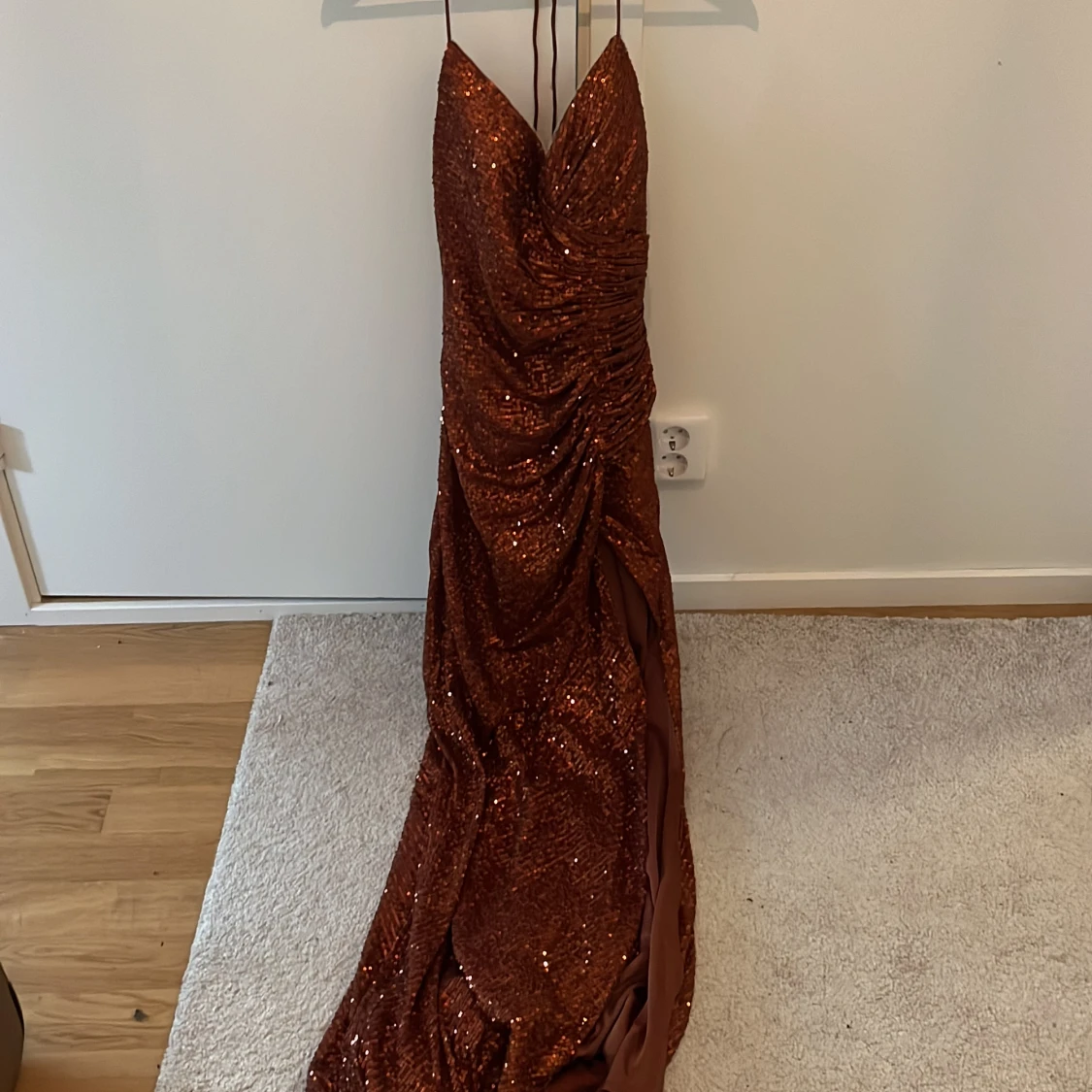 Glittrig balklänning  - 93