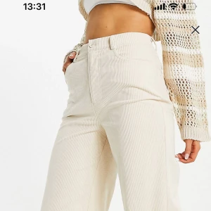 Krämvita manchesterjeans  - Långa vita jeans 