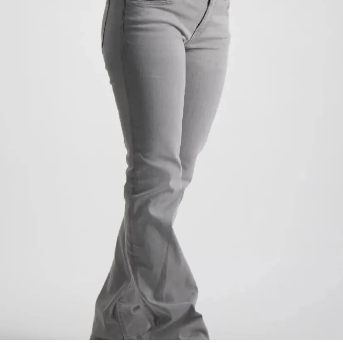 Gråa bootcut jeans - 90