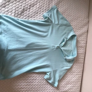 Blå t-shirt -  Blå t-shirt kött från humana , Sekund hand