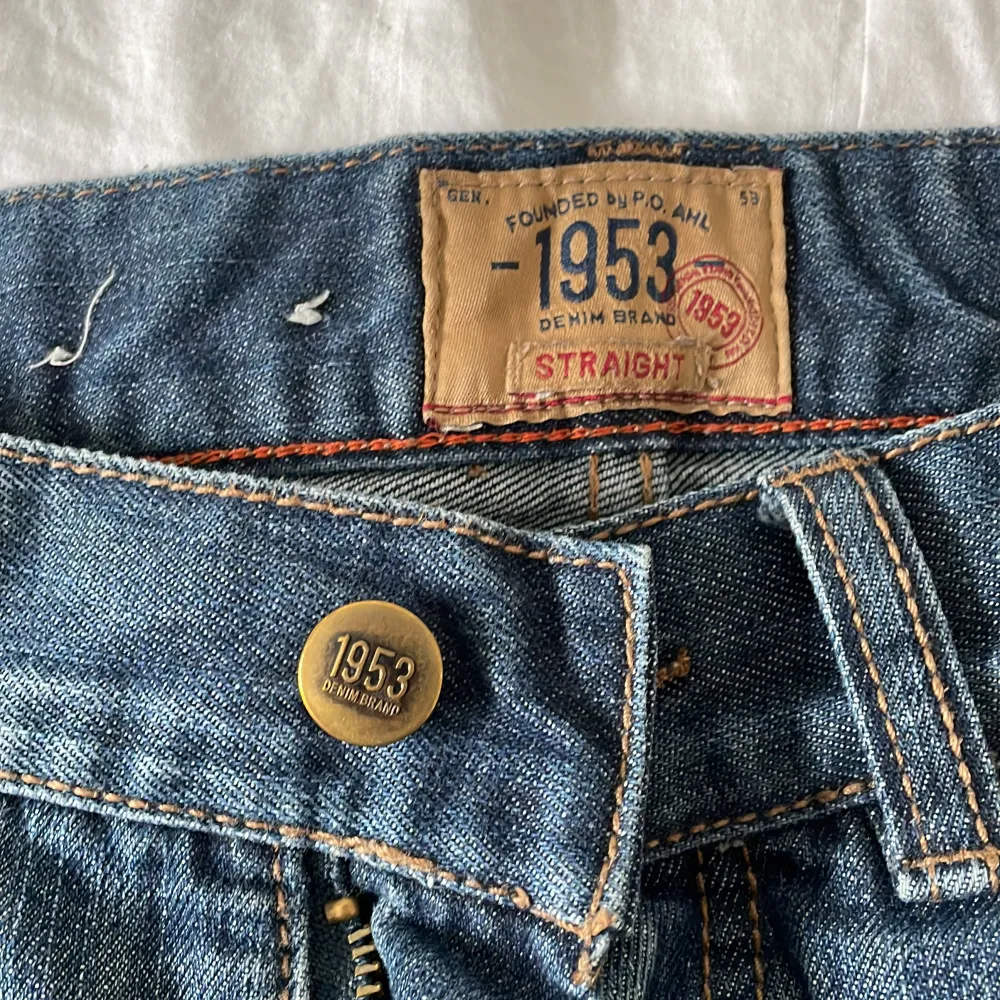Stilrena jeans från Kappahl som bara är använda ett par fåtal gånger. Dem är i perfekt skick och inget slitage. . Jeans & Byxor.