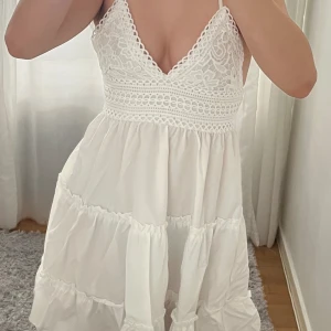 Klänning - Passar bra till studenten eller som vanlig sommarklänning. Den har stretchig överdel så den sitter bekvämt hela tiden