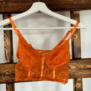 Orange spets tröja - Använd 2 gånger  Kommer ej ihåg märke Storlek xs