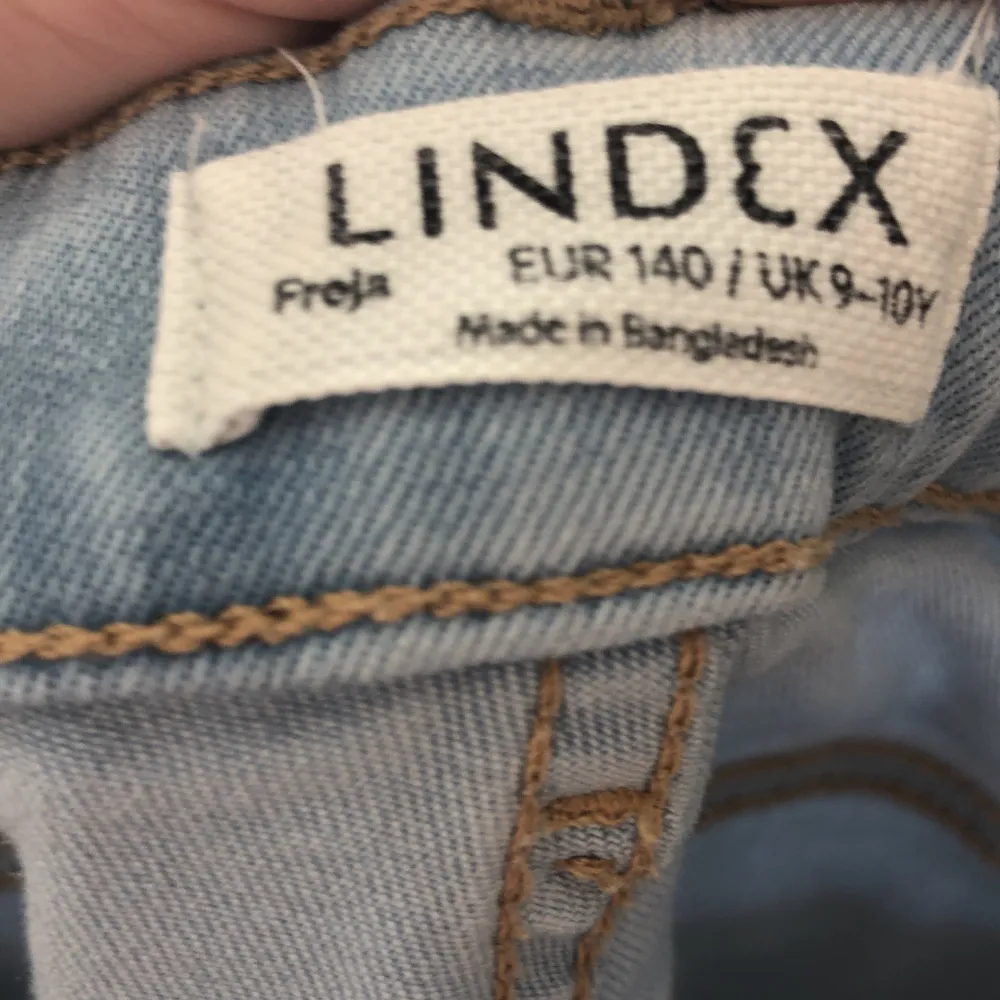 Jeans från Lindex  Inga defekter  Skriv för fler bilder . Jeans & Byxor.