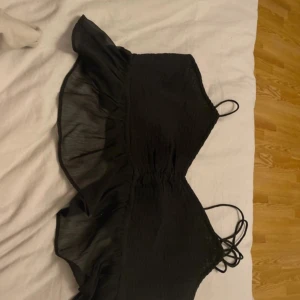 Knyttop - En superfin knyttop från gina, använd ca två gånger! Super skick! 