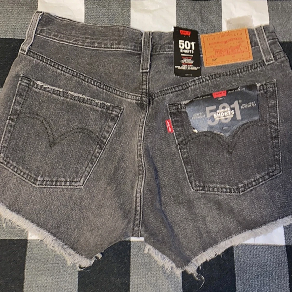 Levis shorts W26