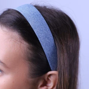 Diadem - Smalt, snurrat diadem i mellan ljusblå jeanstvätt med höjd