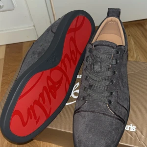 Christian Louboutin skor - Helt nya Färg:grå Storlek:45 