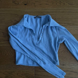 Blå topp från Zara - Blå croppad långärmad från Zara 💙