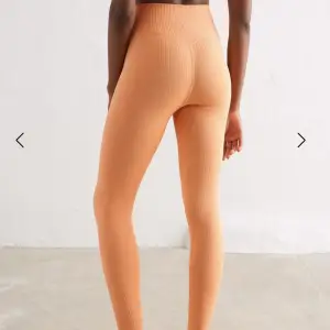 Helt nya aimin tights som tyvärr är för små för mig! Lappen finns kvar. 