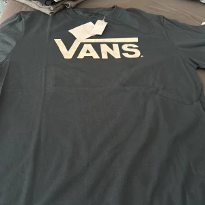 Vans T shirt  - Helt ny   Har aldrig tagit på mig den   Prislappen e kvar 