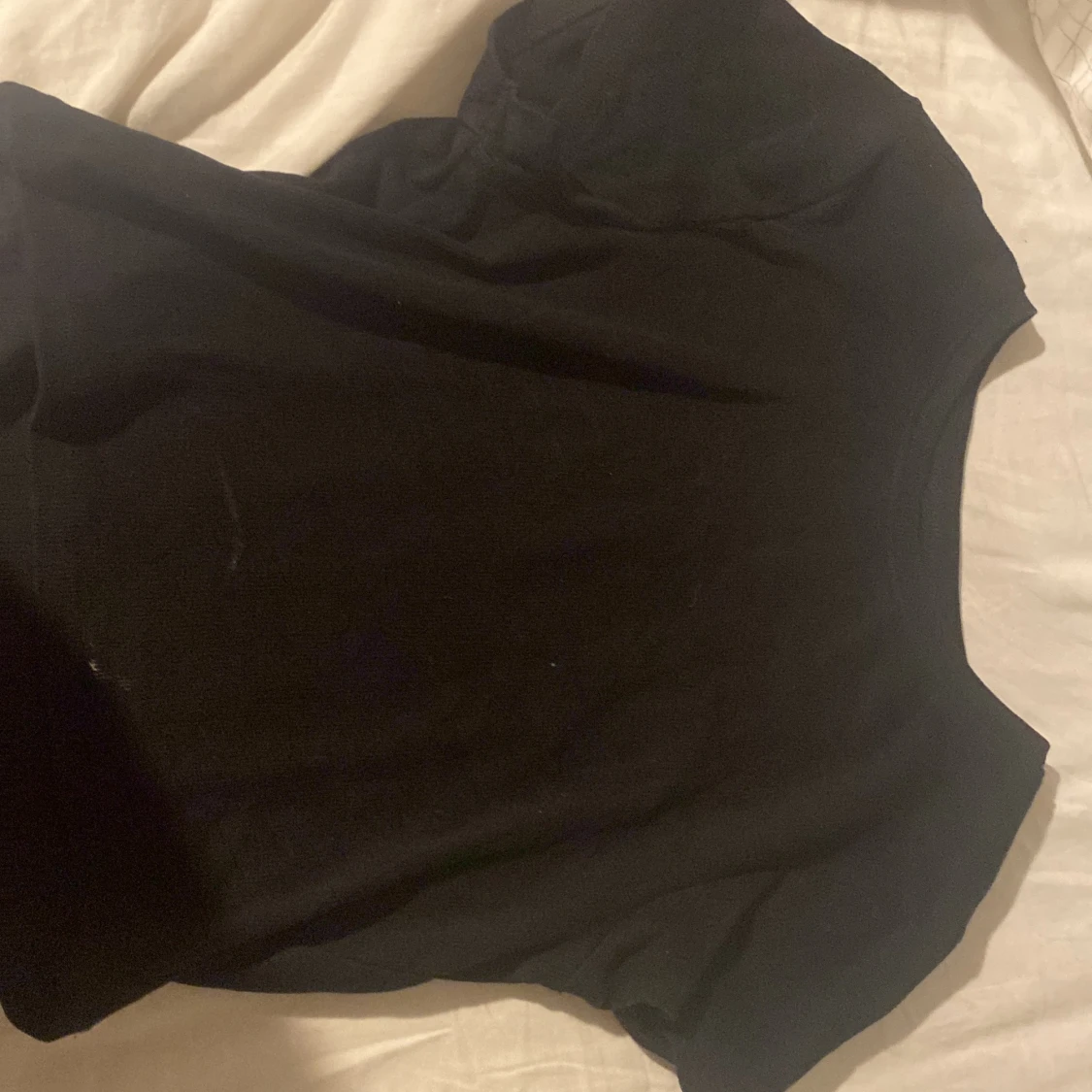 en svart t-shirt - 90