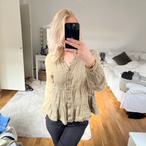 Blus/skjorta - Söt grön blus/skjorta😊