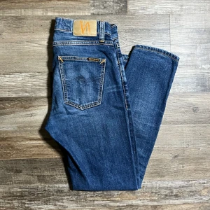 Nudie jeans grim trim - Säljer ett par as feta nudie jeans modell grim trim i storlek 28/30. Passar dig mellan 168-178 de var för små för mig som är 181 och väger 68. I bra skick skulle jag säga att de är.
