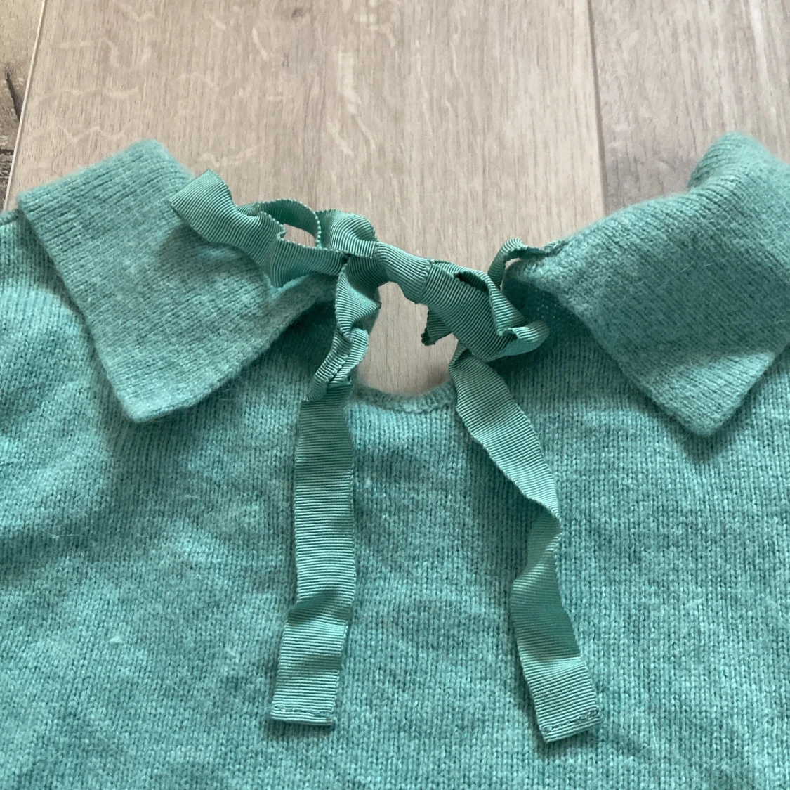 Tröja med knytbar rosett  - 91