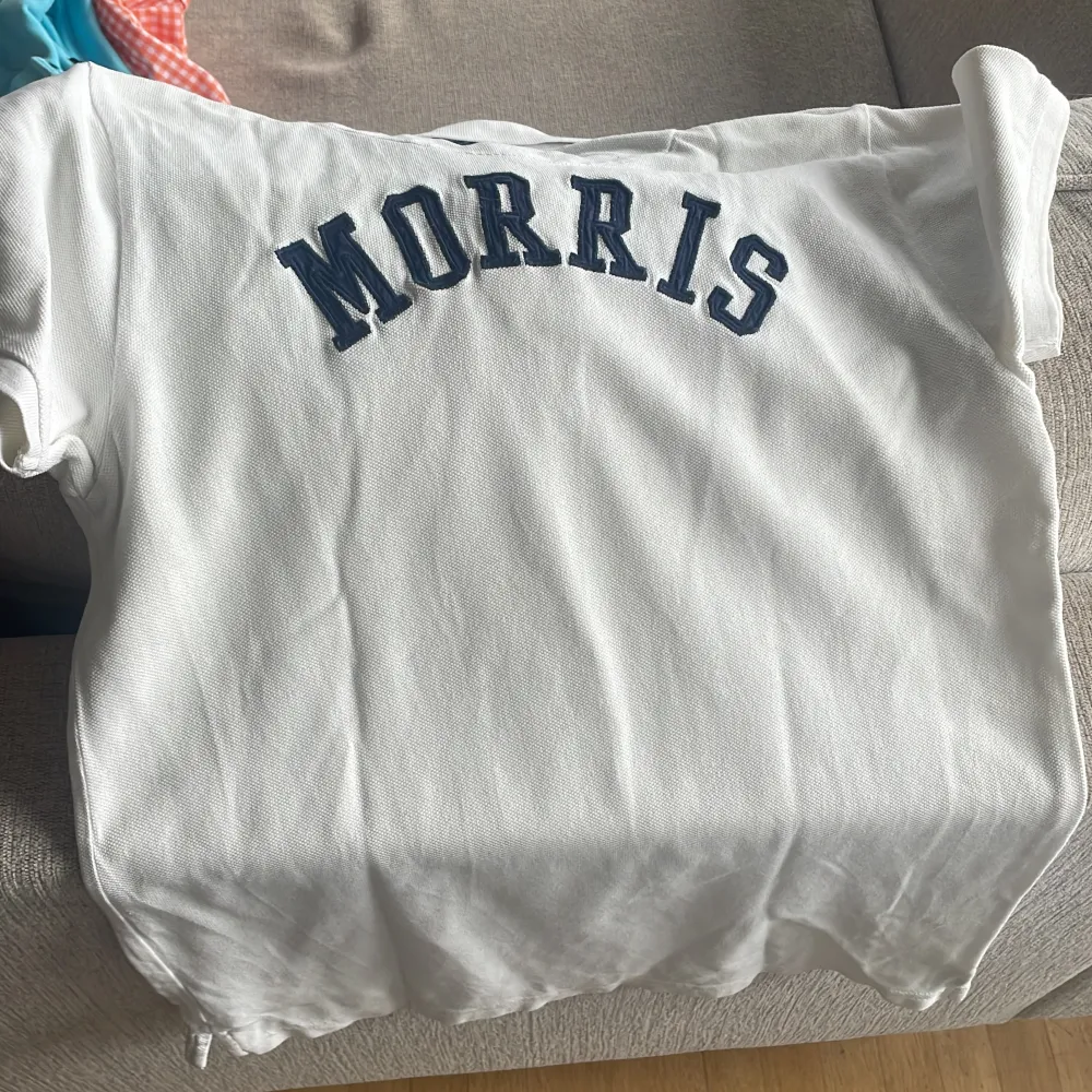En Morris piké i storlek s. Använd men syns knappt. Kan tänka mig att diskutera pris vid snabb affär . T-shirts.