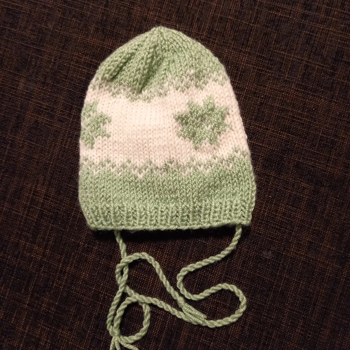 Vitgrön vårmössa strl. 44/46