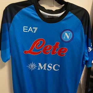 Napoli tröja - En äkta Napoli tröja Använd 1 gång för att kolla om den passa 