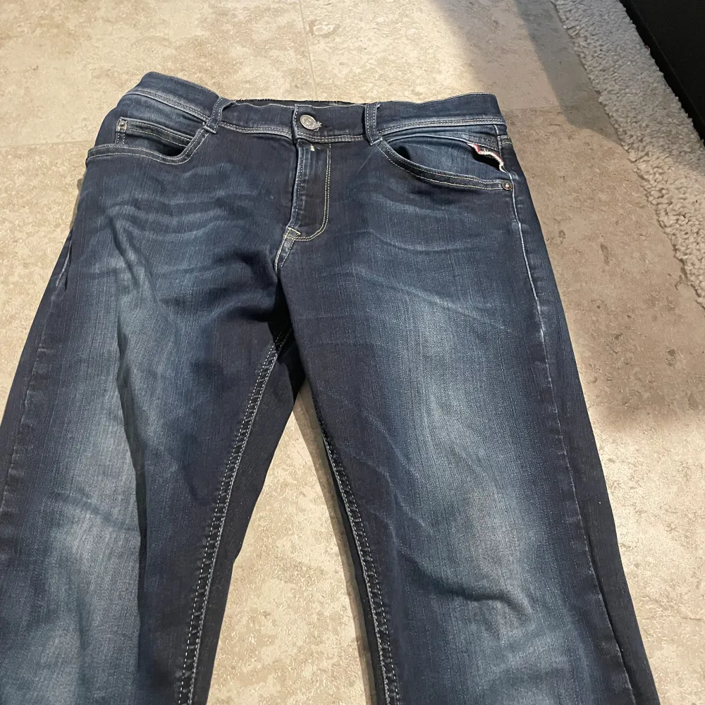 168 cm långa  Ny skick  Slim fit jeans  Finaste modellen av replay. Jeans & Byxor.