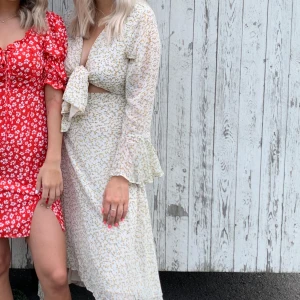 Adoore klänning - Adoore klänning i modell riviera, storlek 38. Använd fåtal gånger så i mycket bra skick! 