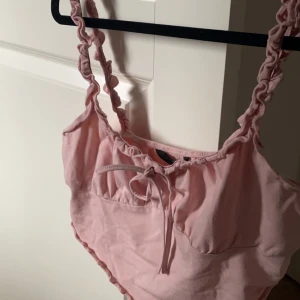 Croppad top - Super gullig, ifrån shein i storlek M, passar även dig som har storlek S, då den är mindre i storleken 