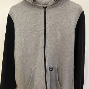 Dope hoodie - Snygg dope hoodie som jag fick av en kompis som jag aldrig använt. Skriv om du har någon fråga💕