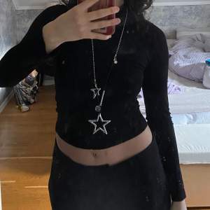 Fint halsband från Odahl som man kan ha som en waist chain 💕 för dig som vill vara snyggast av alla i vår 😌