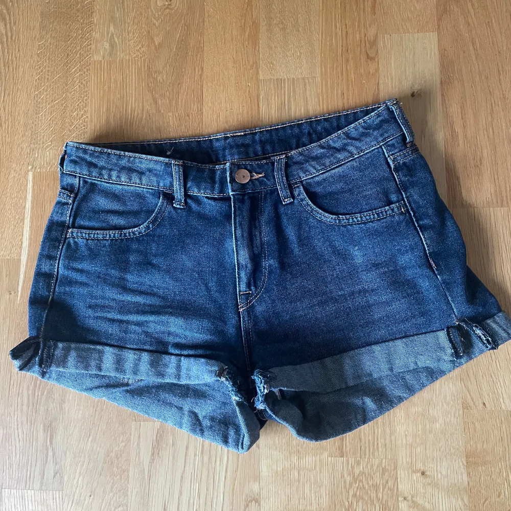 jeansshorts i bra skick!. Shorts.