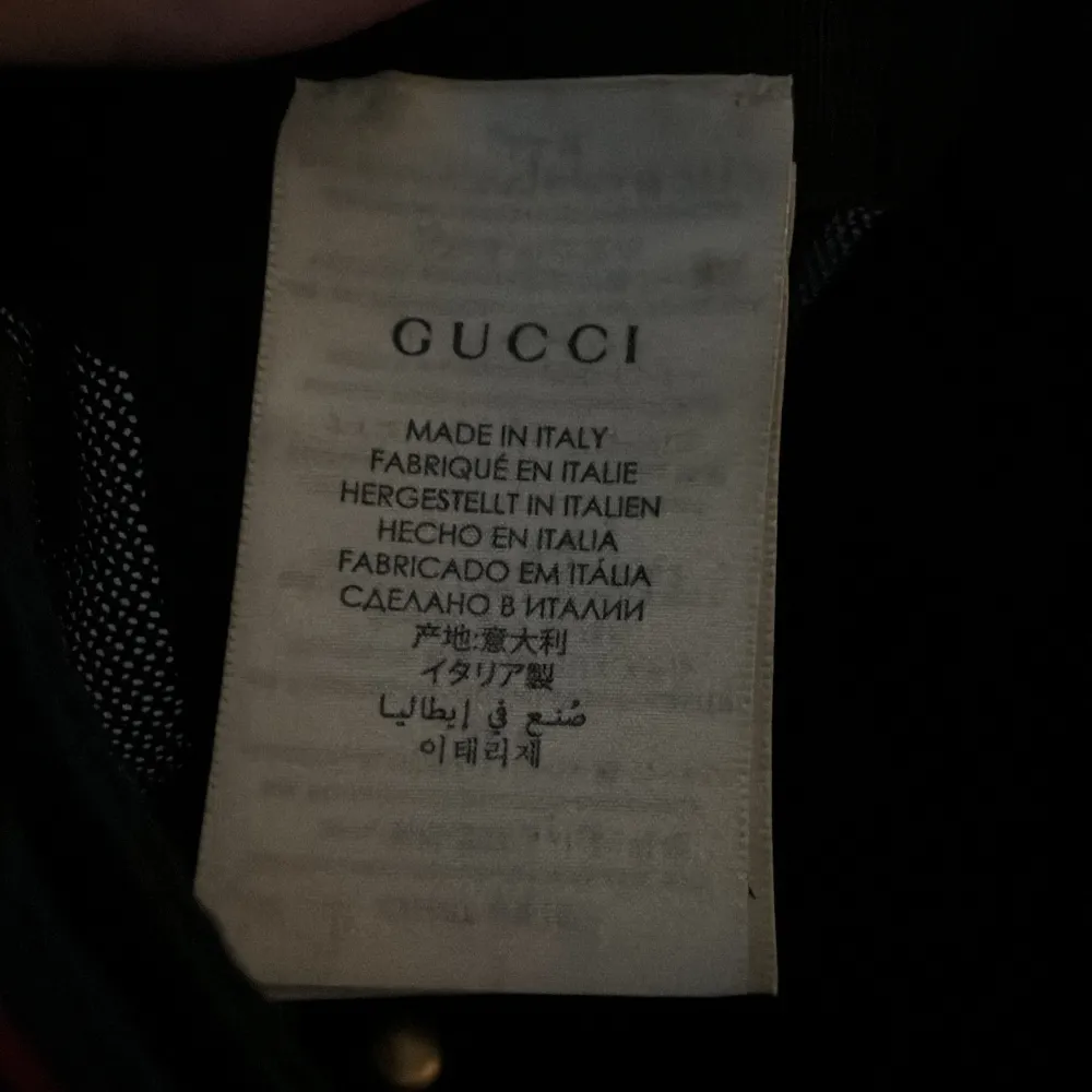 Gucci keps storlek xs Bra skick Beställts från Gucci 3 år sedan men inte använt på 1.5/2 år Kvitto o alla tags finns, påsar o box. Accessoarer.