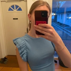 2st zara volang toppar🫶🏻 - Säljer dessa 2 i ett pack! Fick de för ett halvår sedan och använda 4-5 gånger sedan dess! Hör av er för frågor och funderingar!💖 går alltid att pruta!